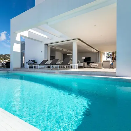 New Luxurious 4-bdrm Next To Beach/golf — La Villa