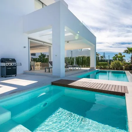 New Luxurious 4-bdrm Next To Beach/golf — La * Marbella