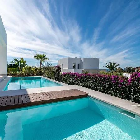 Villa New Luxurious 4-bdrm Next To Beach/golf — La
