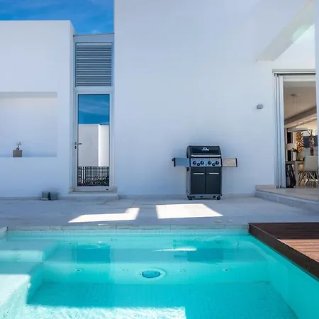 Villa New Luxurious 4-bdrm Next To Beach/golf — La Marbella