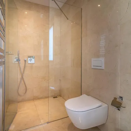 New Luxurious 4-bdrm Next To Beach/golf — La Villa *