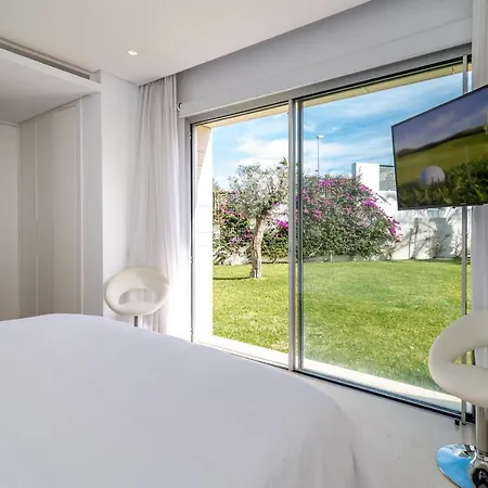 New Luxurious 4-bdrm Next To Beach/golf — La Marbella