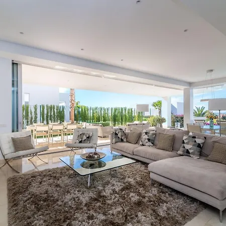 New Luxurious 4-bdrm Next To Beach/golf — La