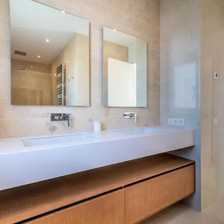 New Luxurious 4-bdrm Next To Beach/golf — La Villa *