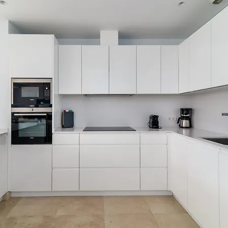 New Luxurious 4-bdrm Next To Beach/golf — La * Marbella