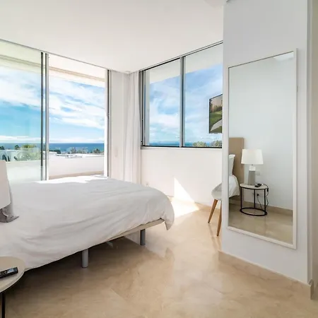 New Luxurious 4-bdrm Next To Beach/golf — La Villa Marbella