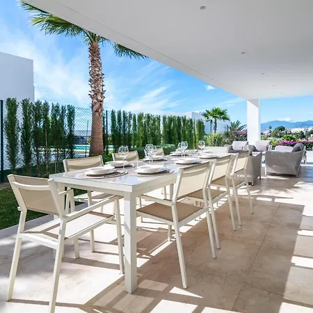 New Luxurious 4-bdrm Next To Beach/golf — La Villa *