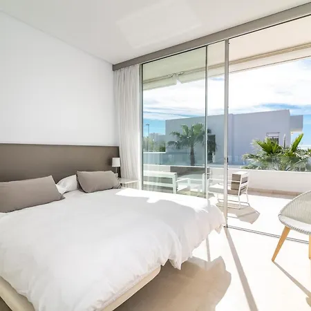 Villa New Luxurious 4-bdrm Next To Beach/golf — La Marbella
